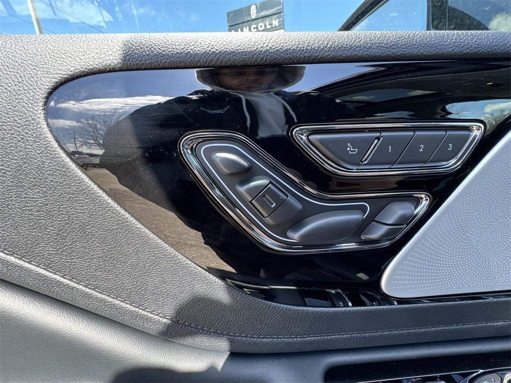 new 2025 Lincoln Aviator car, priced at $75,900