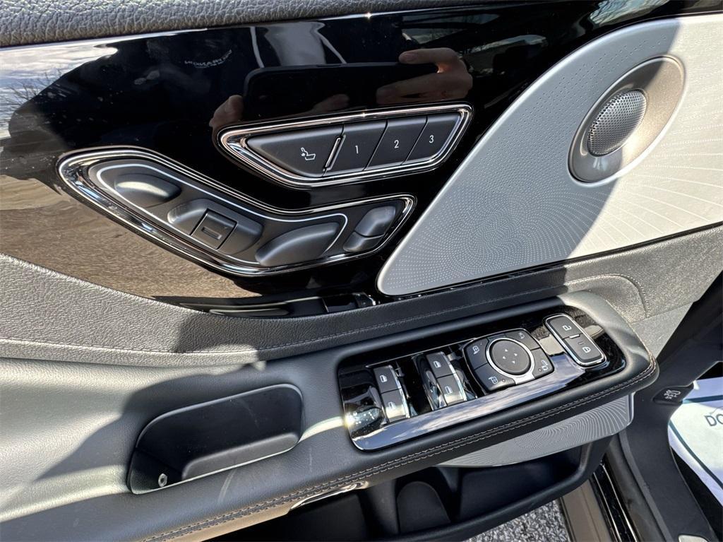 new 2025 Lincoln Aviator car, priced at $75,900