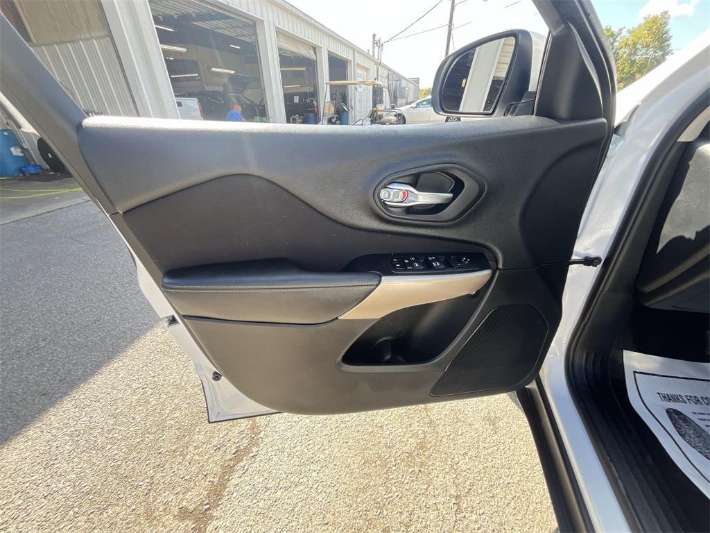 used 2017 Jeep Cherokee car, priced at $15,995