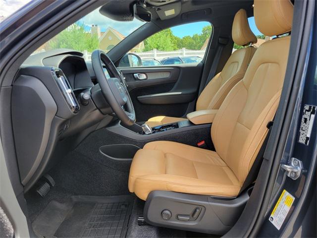 used 2020 Volvo XC40 car, priced at $24,997