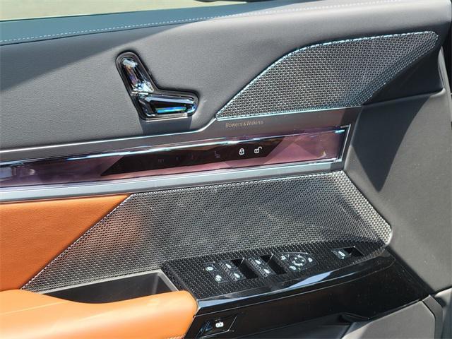 new 2025 BMW 760 car, priced at $131,225