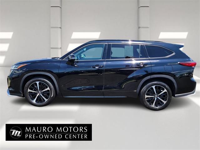 used 2021 Toyota Highlander car, priced at $33,497
