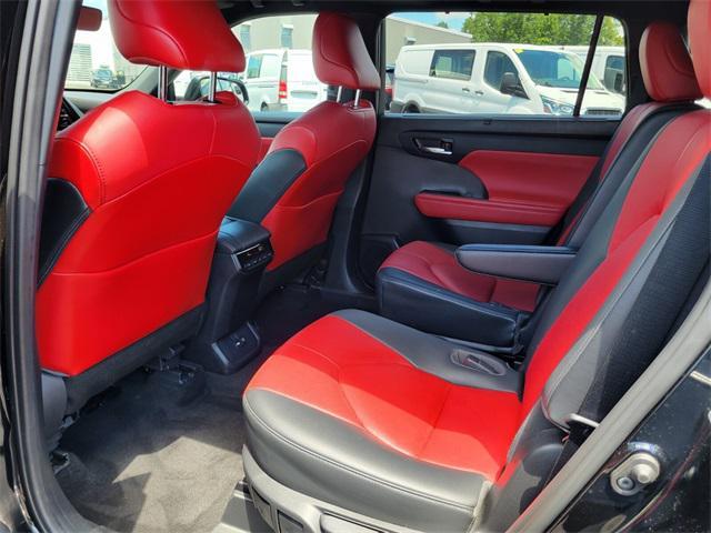 used 2021 Toyota Highlander car, priced at $33,497