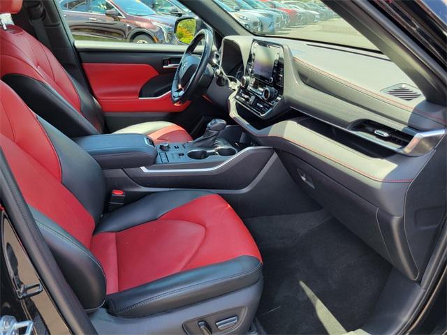 used 2021 Toyota Highlander car, priced at $33,497