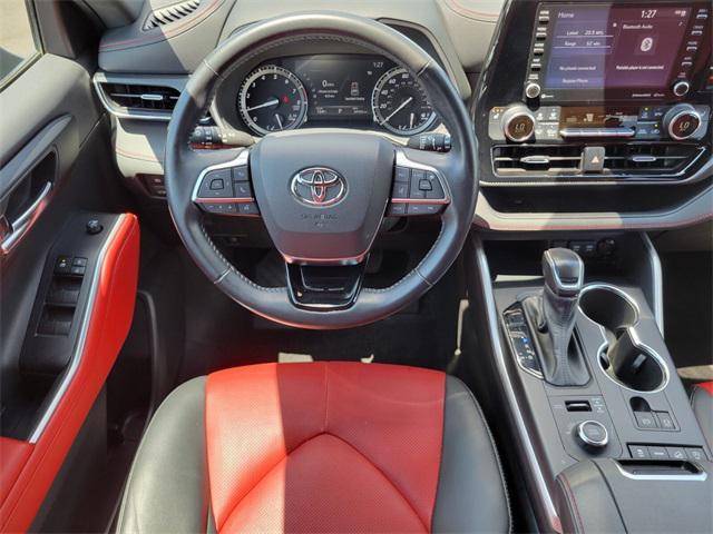 used 2021 Toyota Highlander car, priced at $33,497