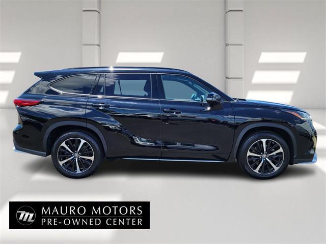 used 2021 Toyota Highlander car, priced at $33,497