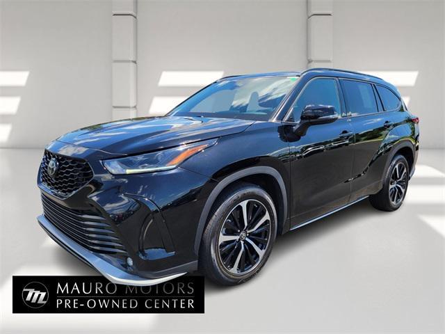 used 2021 Toyota Highlander car, priced at $33,497