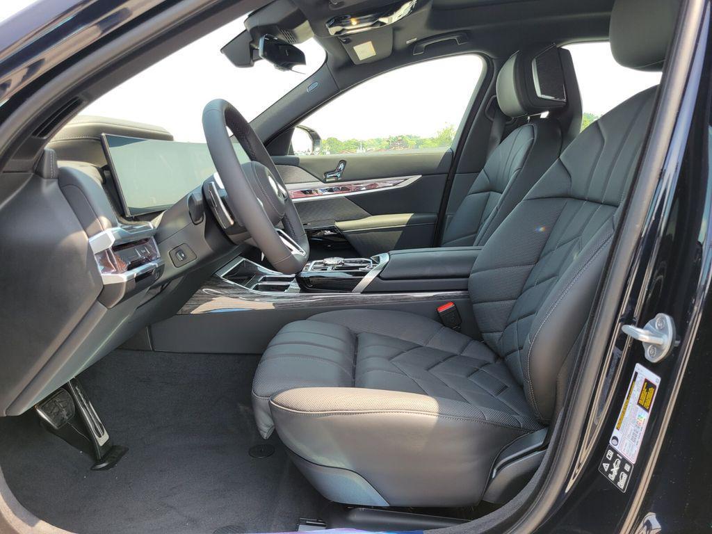 new 2025 BMW 760 car, priced at $127,325