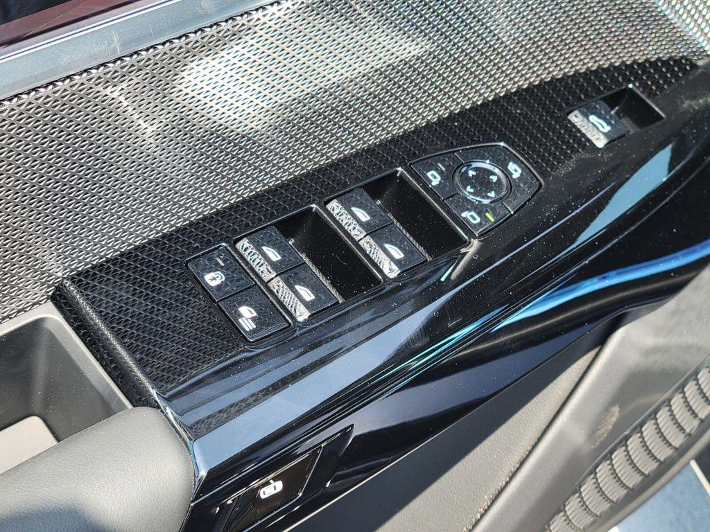 new 2025 BMW 760 car, priced at $127,325