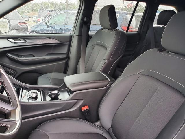 new 2025 Jeep Grand Cherokee car, priced at $40,643
