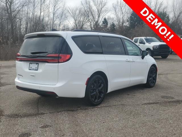 new 2024 Chrysler Pacifica car, priced at $36,312