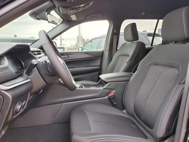 new 2025 Jeep Grand Cherokee car, priced at $42,233