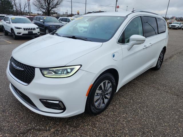 used 2021 Chrysler Pacifica Hybrid car, priced at $20,600