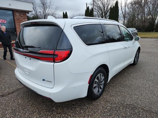 used 2021 Chrysler Pacifica Hybrid car, priced at $20,600