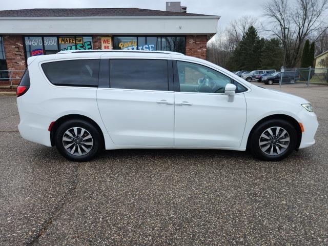 used 2021 Chrysler Pacifica Hybrid car, priced at $20,600