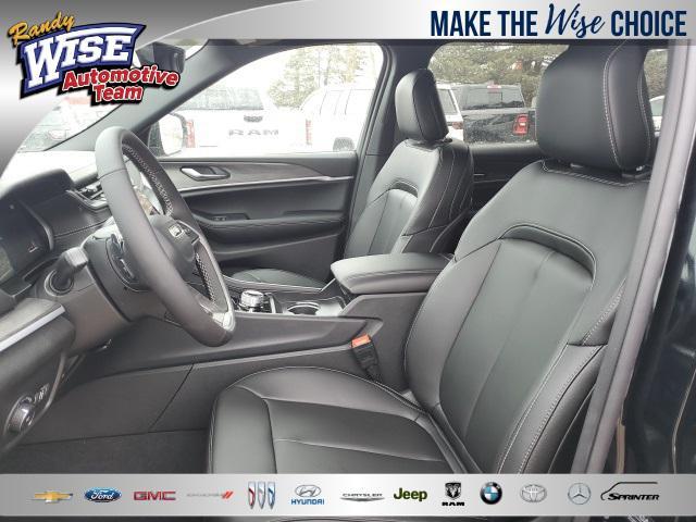 new 2025 Jeep Grand Cherokee car, priced at $43,395