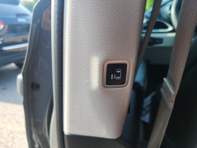 used 2023 Chrysler Pacifica car, priced at $23,201