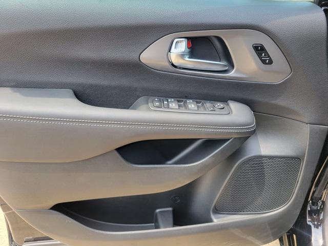 new 2025 Chrysler Pacifica car, priced at $52,965