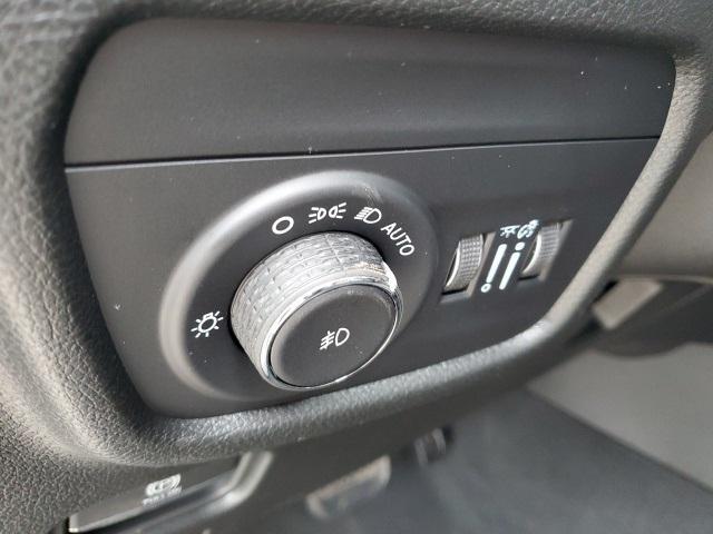 new 2025 Jeep Grand Cherokee car, priced at $48,005