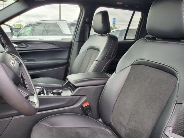 new 2025 Jeep Grand Cherokee car, priced at $49,370