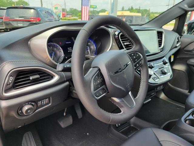 new 2025 Chrysler Pacifica car, priced at $53,460