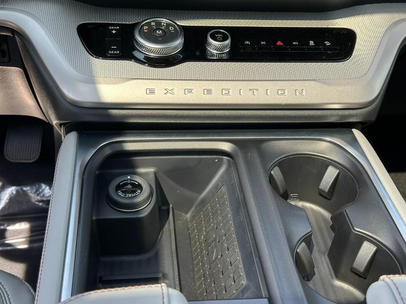 new 2025 Ford Expedition car, priced at $67,033