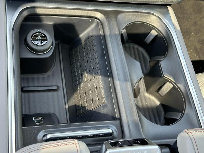 new 2025 Ford Expedition car, priced at $67,033