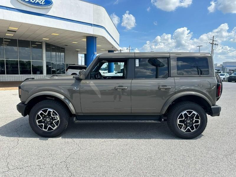 new 2025 Ford Bronco car, priced at $48,857