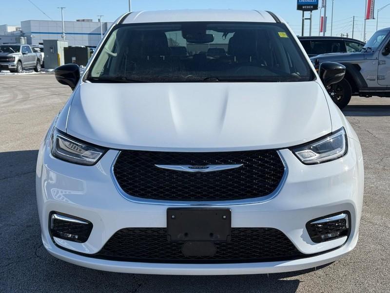 used 2024 Chrysler Pacifica car, priced at $27,000