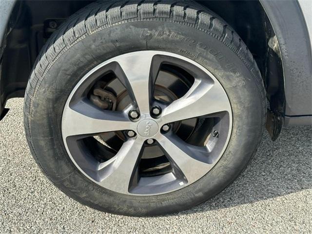 used 2019 Jeep Cherokee car, priced at $17,500