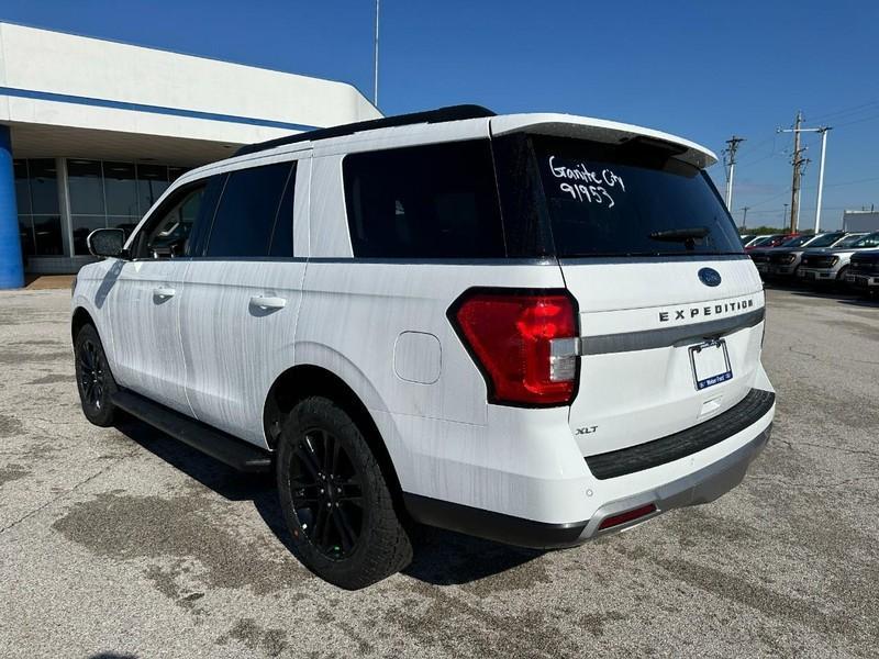 new 2024 Ford Expedition car, priced at $60,301