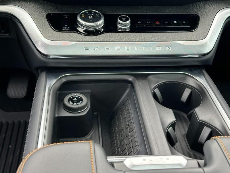 new 2025 Ford Expedition car, priced at $77,984