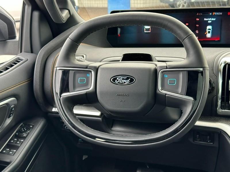 new 2025 Ford Expedition car, priced at $77,984