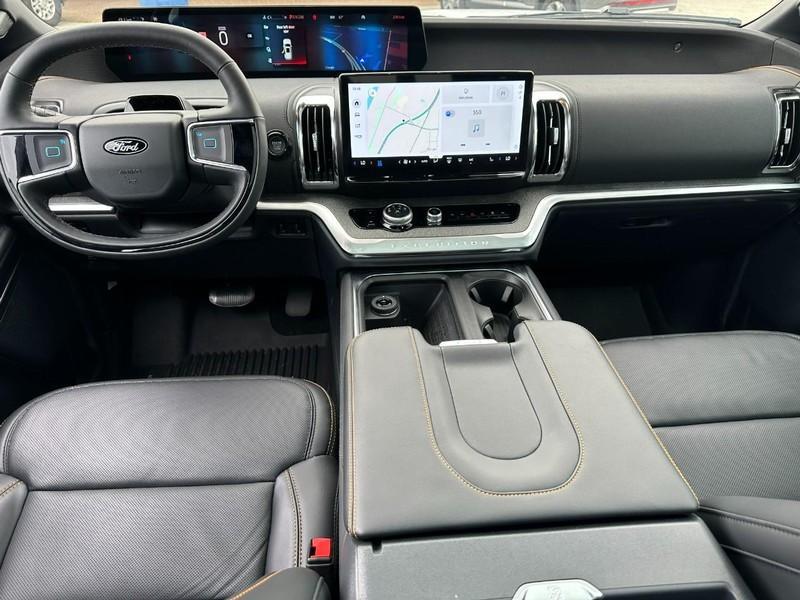 new 2025 Ford Expedition car, priced at $77,984