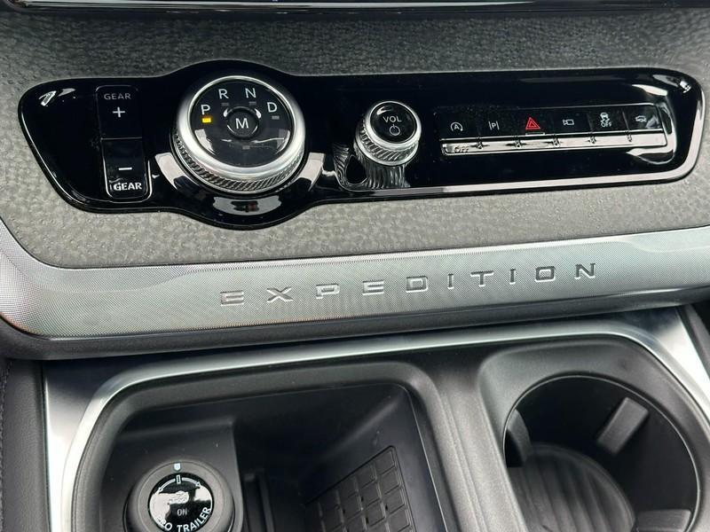 new 2025 Ford Expedition car, priced at $77,984