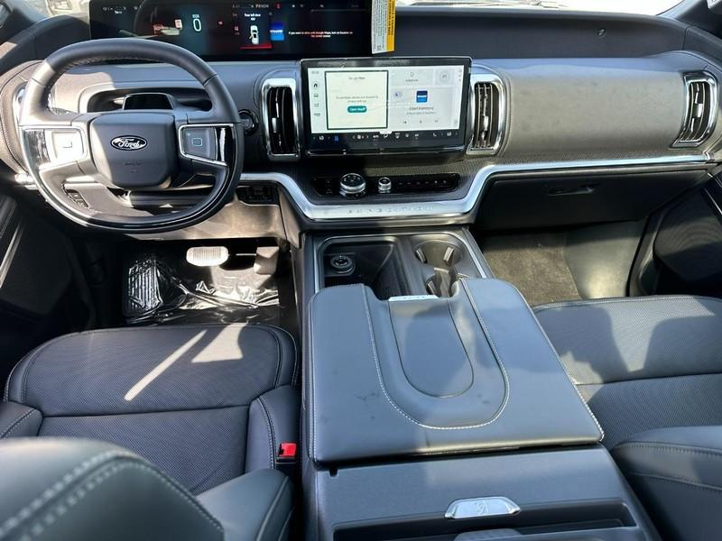 new 2025 Ford Expedition car, priced at $76,694