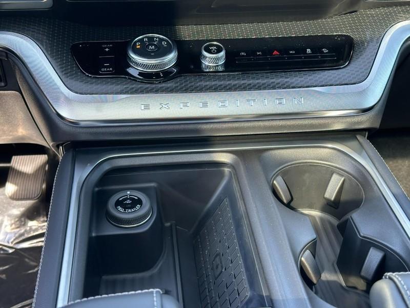 new 2025 Ford Expedition car, priced at $76,694
