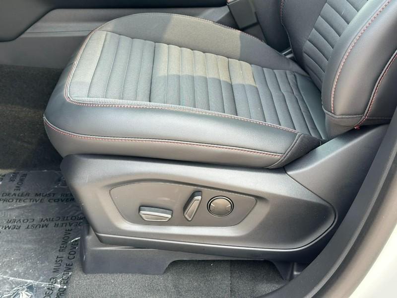 new 2025 Ford Explorer car, priced at $47,262