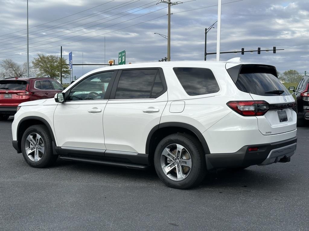 new 2025 Honda Pilot car, priced at $45,450