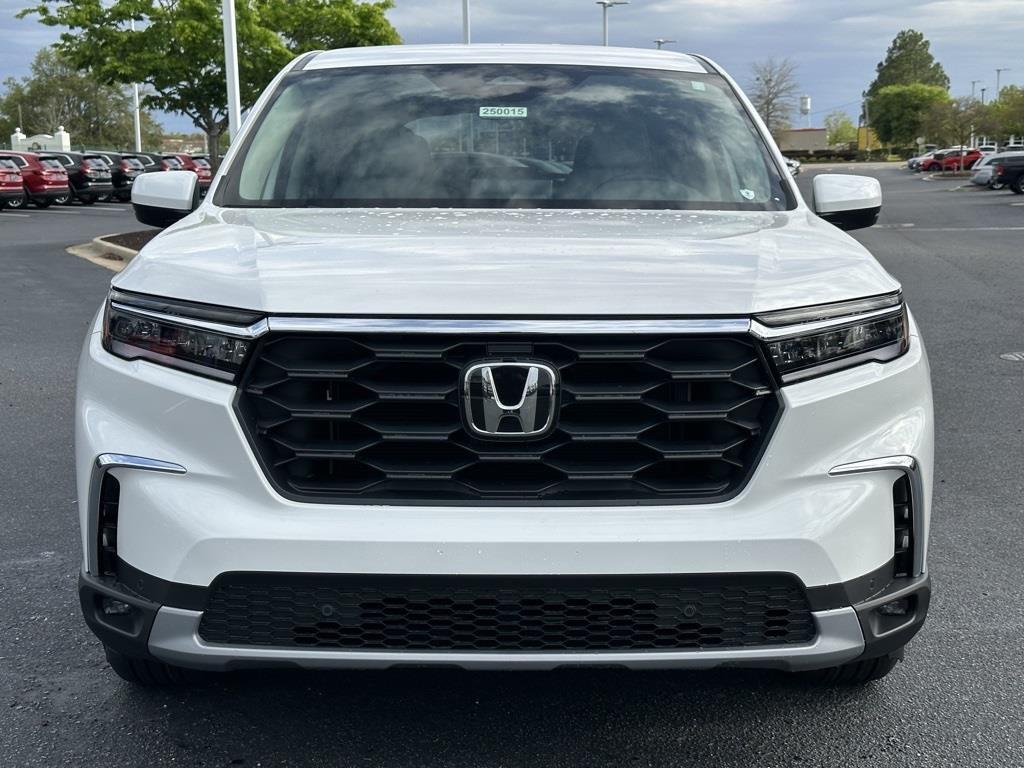 new 2025 Honda Pilot car, priced at $45,450