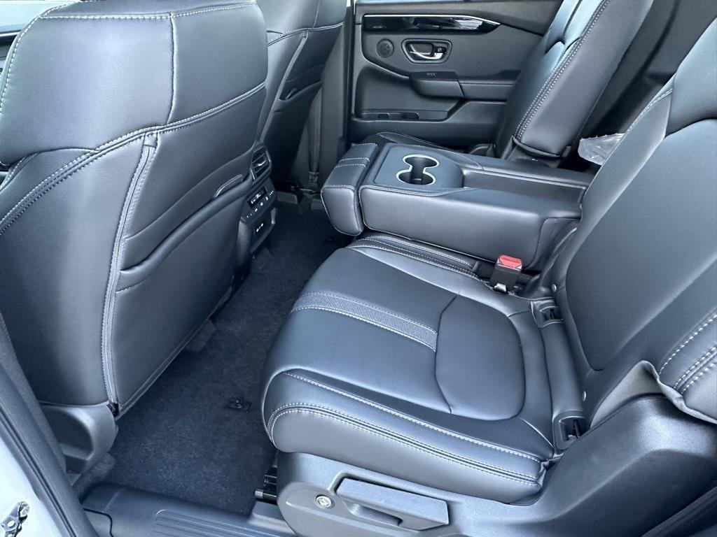 new 2025 Honda Pilot car, priced at $45,450