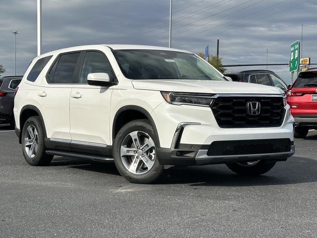 new 2025 Honda Pilot car, priced at $45,450