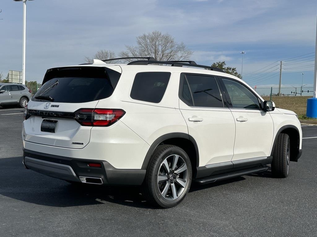 new 2025 Honda Pilot car, priced at $50,050