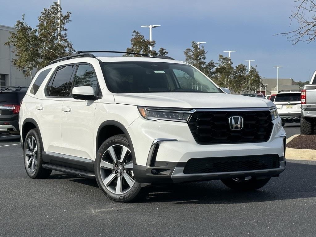 new 2025 Honda Pilot car, priced at $50,050