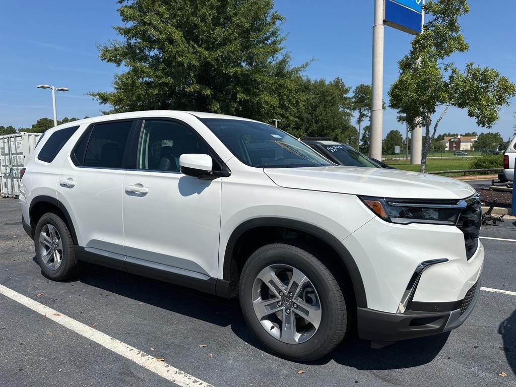 new 2025 Honda Pilot car, priced at $48,280