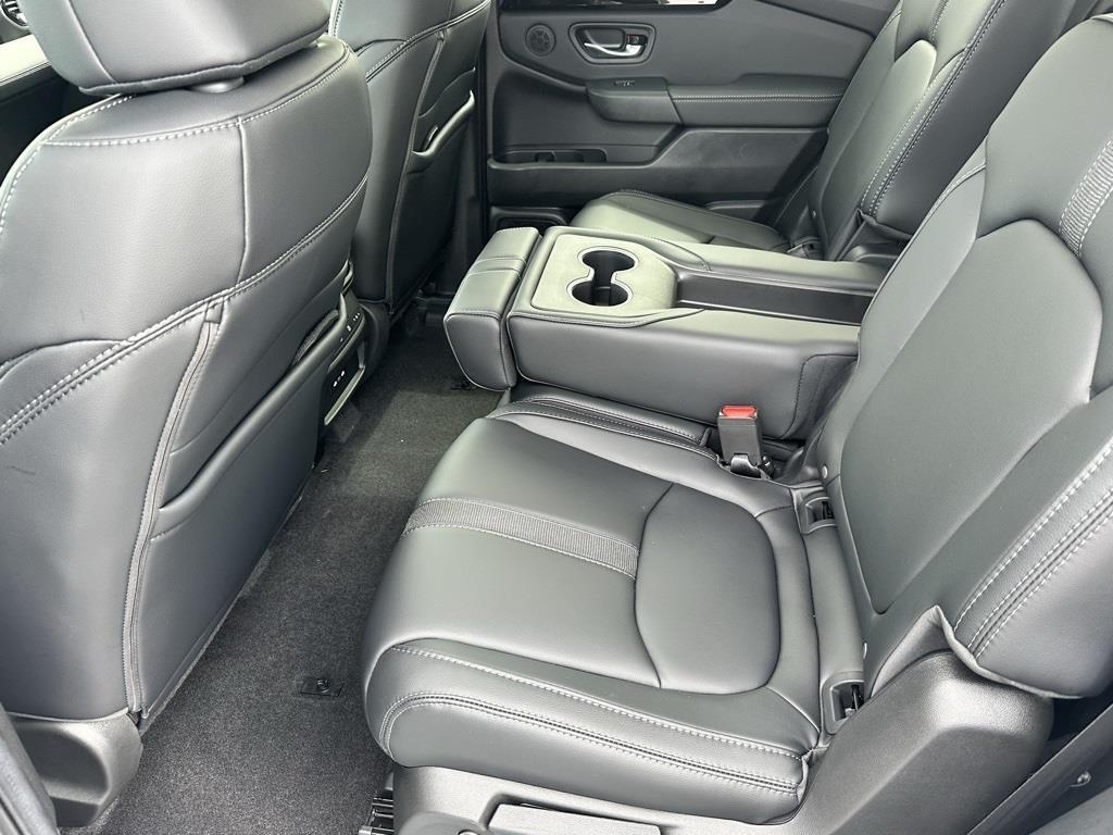 new 2025 Honda Pilot car, priced at $51,950