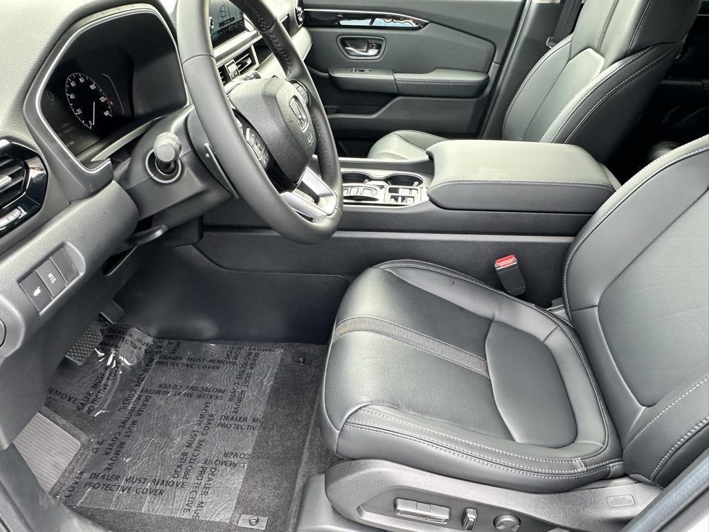 new 2025 Honda Pilot car, priced at $51,950