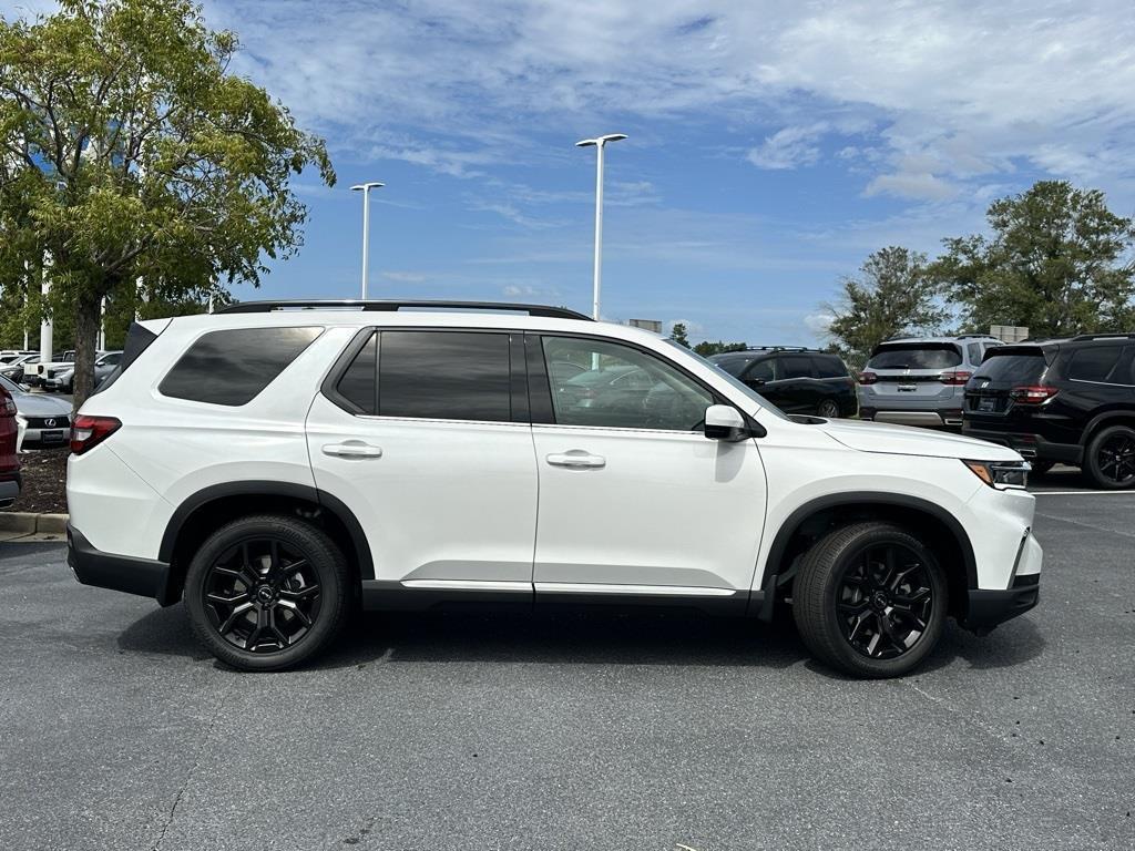 new 2025 Honda Pilot car, priced at $51,950