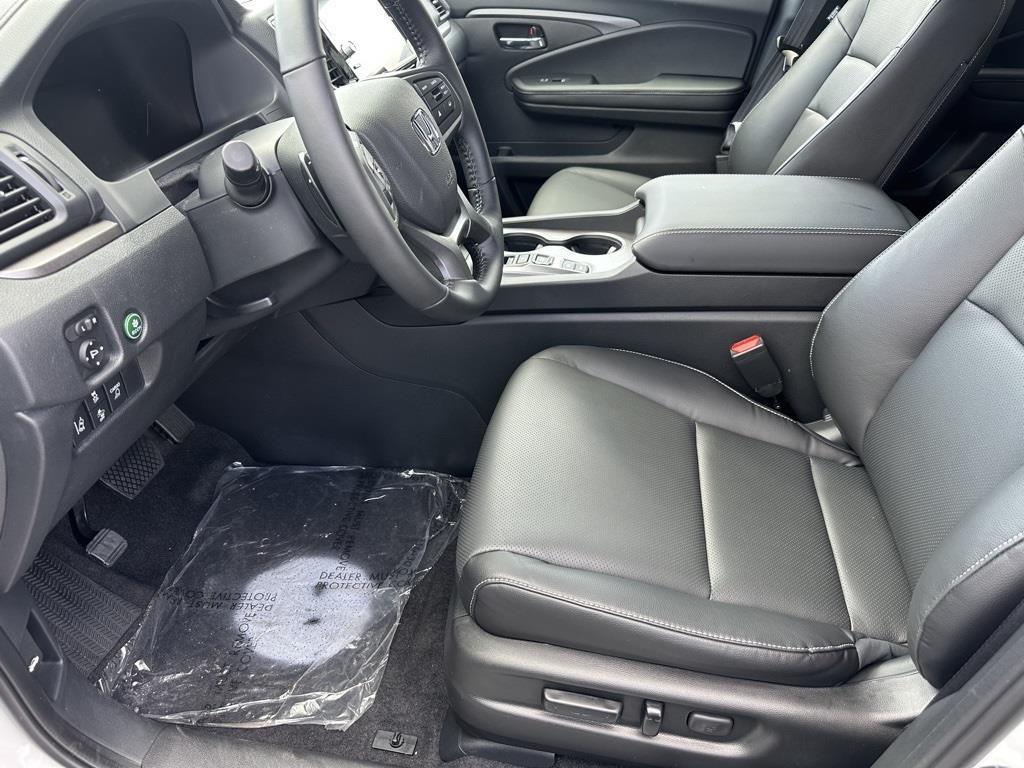new 2025 Honda Ridgeline car, priced at $42,588