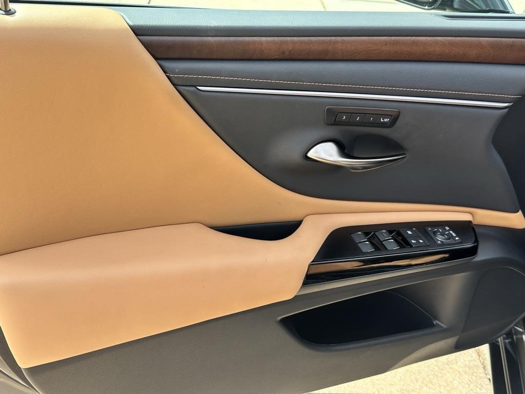 used 2024 Lexus ES 350 car, priced at $40,000